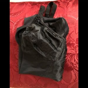 🚺 NWOT Lady Manhattan body shaper Black 36B